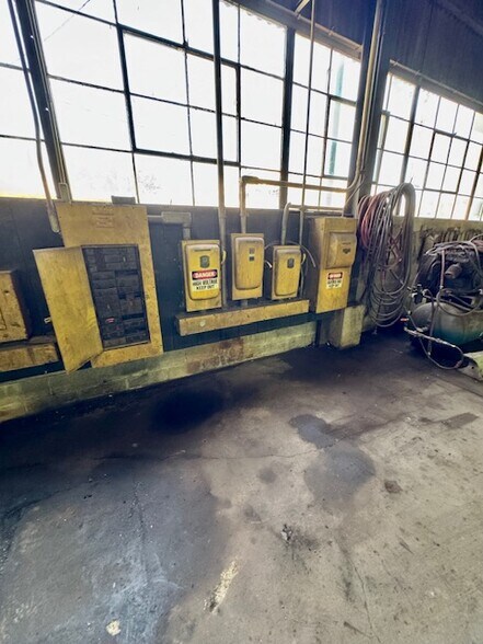 More Photos Of 295 Meadow Ave, Washington Warehouse For Sale