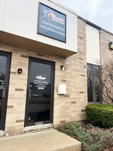 More Photos Of 1881 Commerce Dr, Elk Grove Village Office For Sale