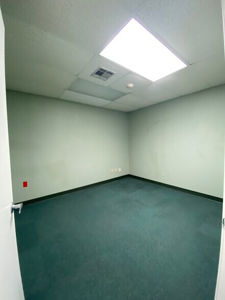 More Photos Of 5550 Eastex Fwy, Beaumont Unknown For Lease