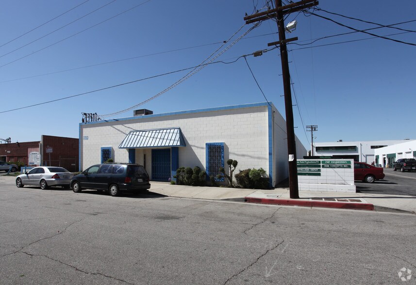More Photos Of 7733 Densmore Ave, Van Nuys Service For Lease