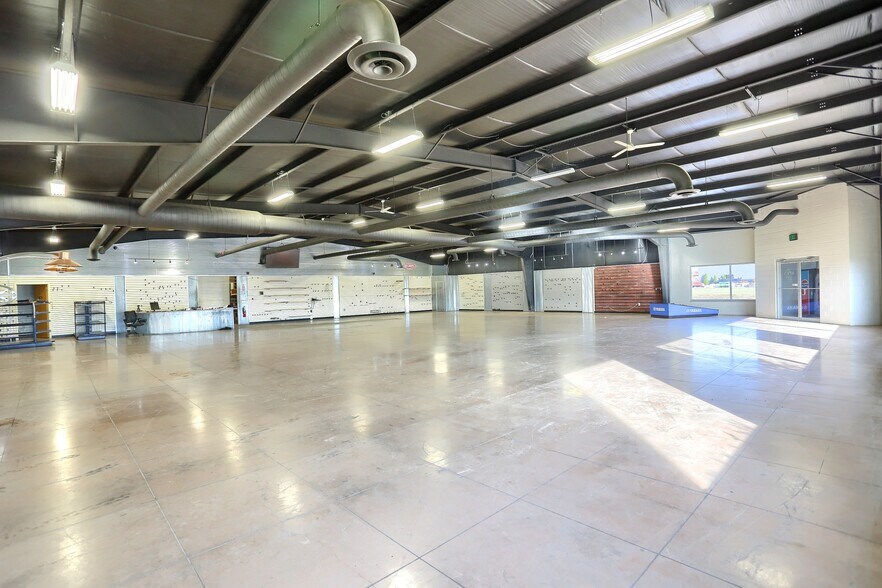 More Photos Of 665 W Connexion Way, Columbia City Flex For Sale