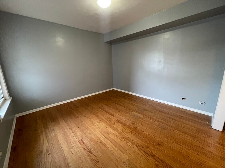 More Photos Of 1745 N Cicero Ave, Chicago Freestanding For Sale