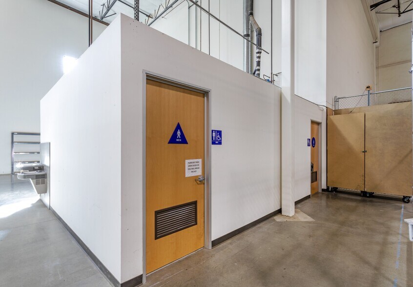 More Photos Of 1401 W Fairway Dr, Santa Maria Warehouse For Sale