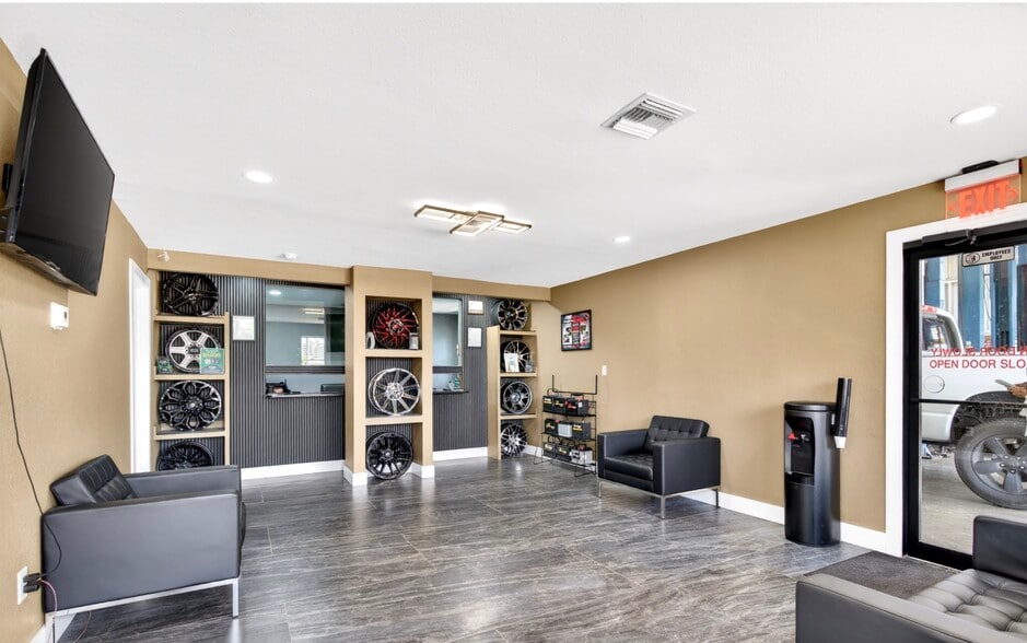 More Photos Of 236 Pondella Rd, North Fort Myers Auto Repair For Sale