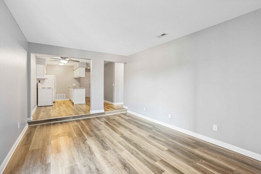 More Photos Of 1011 SE 3rd St, Ankeny Apartments For Sale