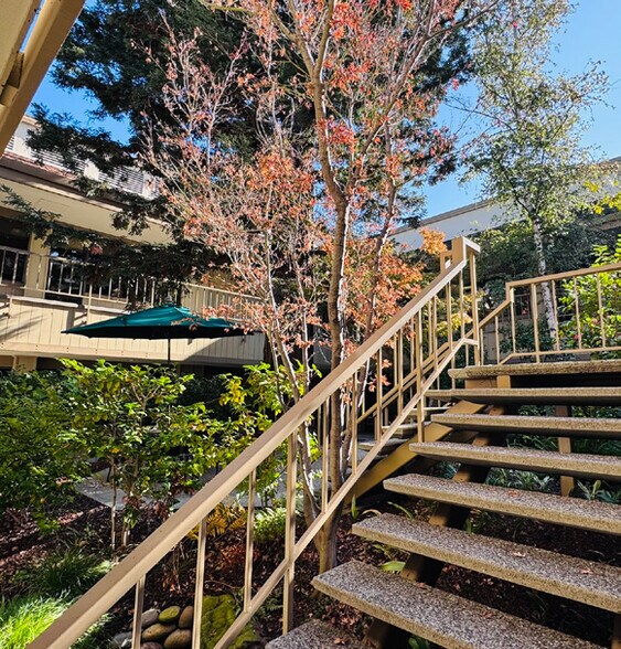 More Photos Of 525 Middlefield Rd, Menlo Park Unknown For Sale