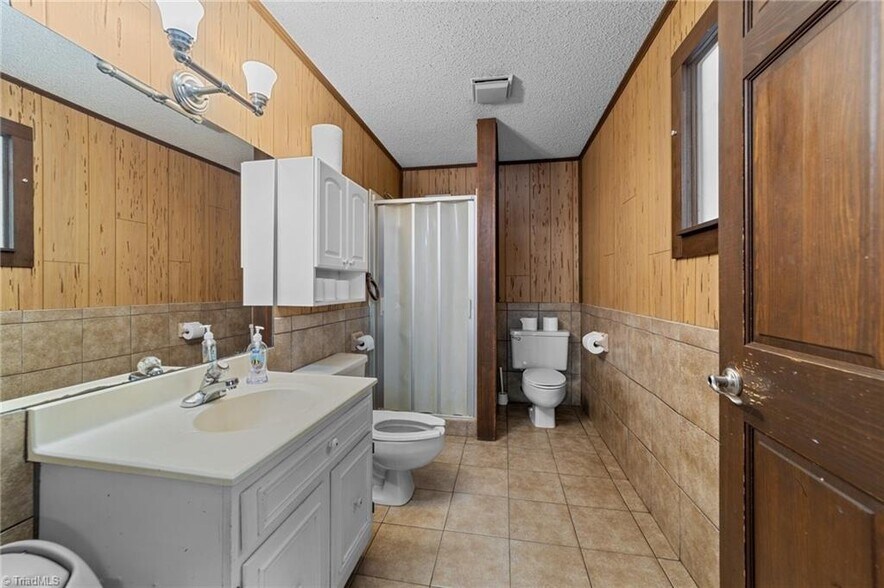 More Photos Of 1501 Upland Dr, Greensboro Office For Sale