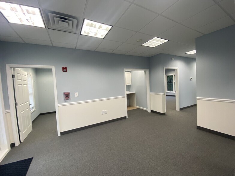 More Photos Of 1 Hunter Ave, Armonk Medical For Lease