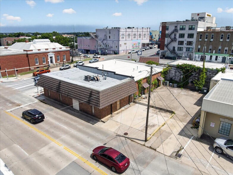 More Photos Of 221-223 N Locust St, Denton Office For Sale
