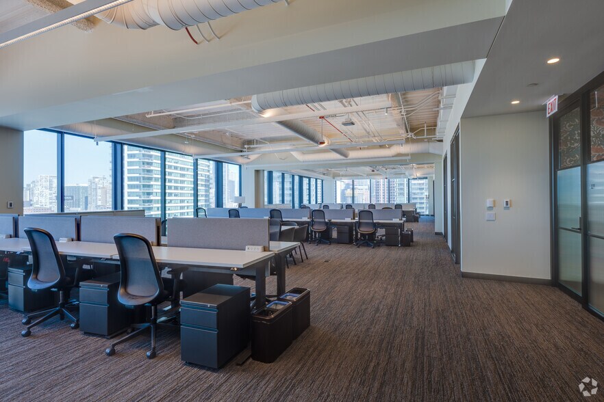 More Photos Of 333 N Green St, Chicago Office For Lease