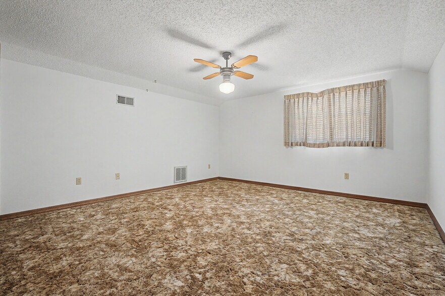 More Photos Of 2160 Laurence Dr, Clearwater Office For Sale