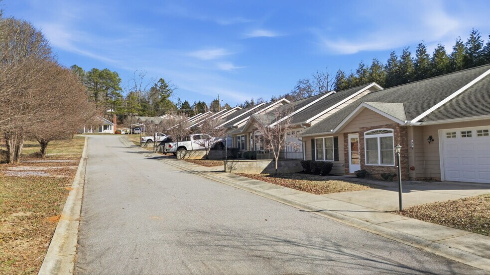 More Photos Of 520 Baird Cove Rd, Franklin Apartments For Sale