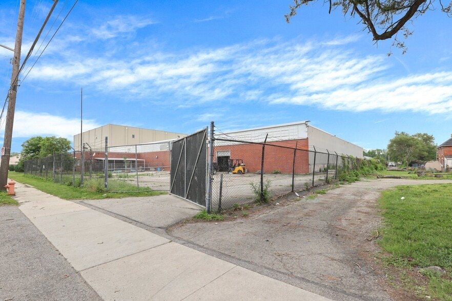 More Photos Of 521 Marion Rd, Columbus Warehouse For Sale