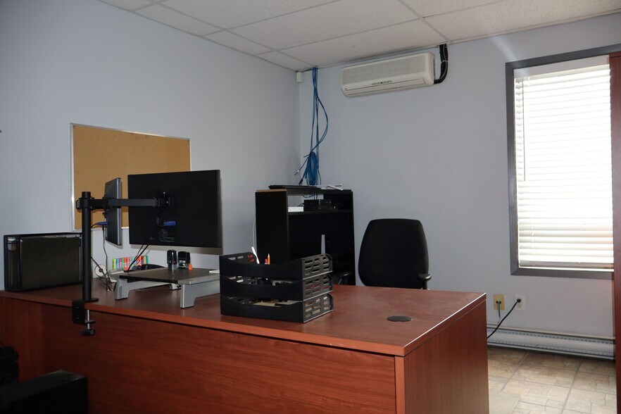 More Photos Of 9200 Boul Parent, Trois-Rivières Warehouse For Sale