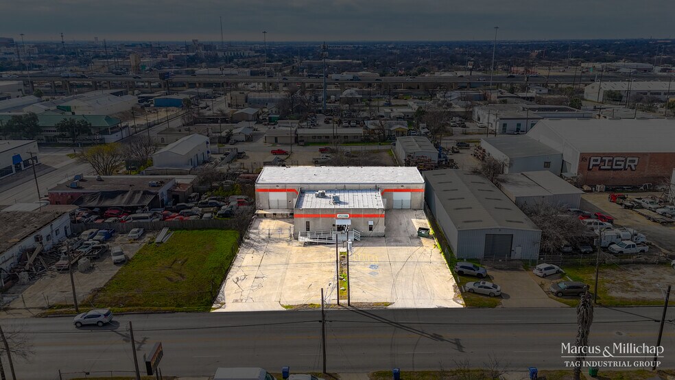 More Photos Of 414 Culebra Rd, San Antonio Light Manufacturing For Sale