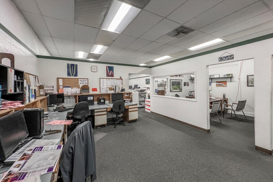 More Photos Of 418-420 Main St, Longmont Storefront For Sale