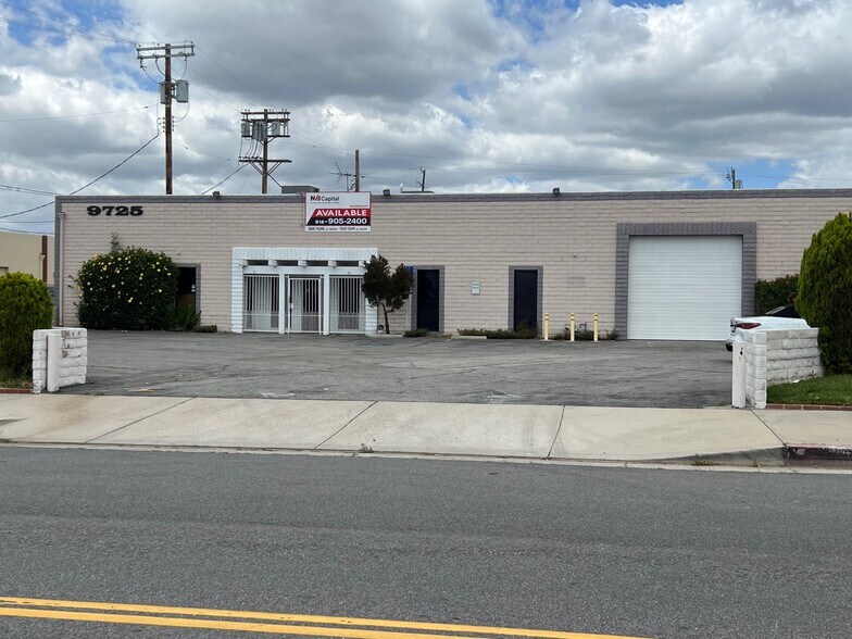 Primary Photo Of 9725 Owensmouth Ave, Chatsworth Warehouse For Lease