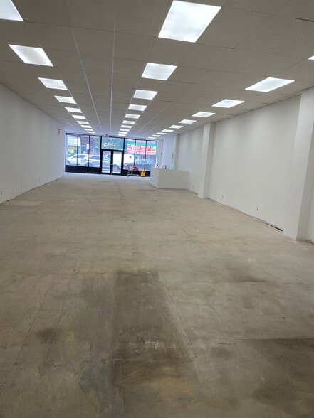 More Photos Of 749-751 E Tremont Ave, Bronx Storefront For Lease