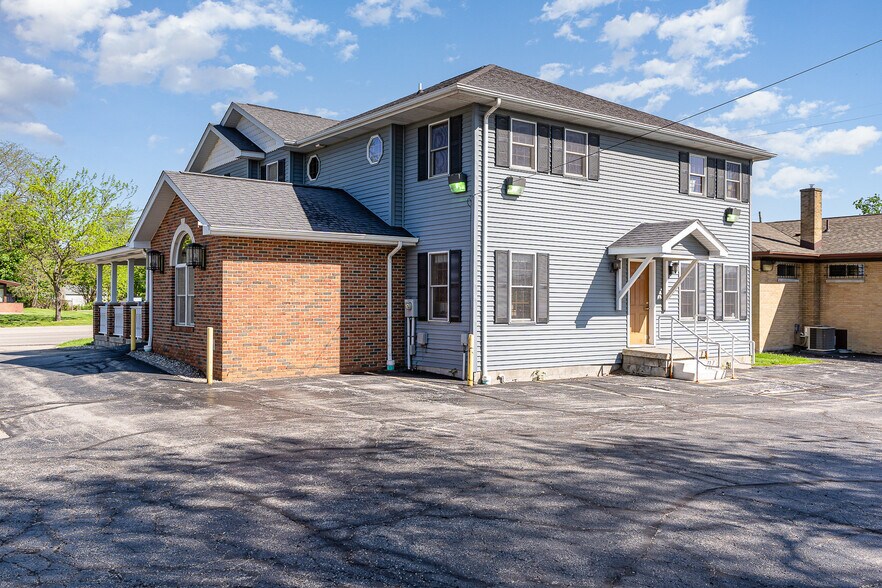 More Photos Of 820 N Michigan Ave, Saginaw Office For Sale