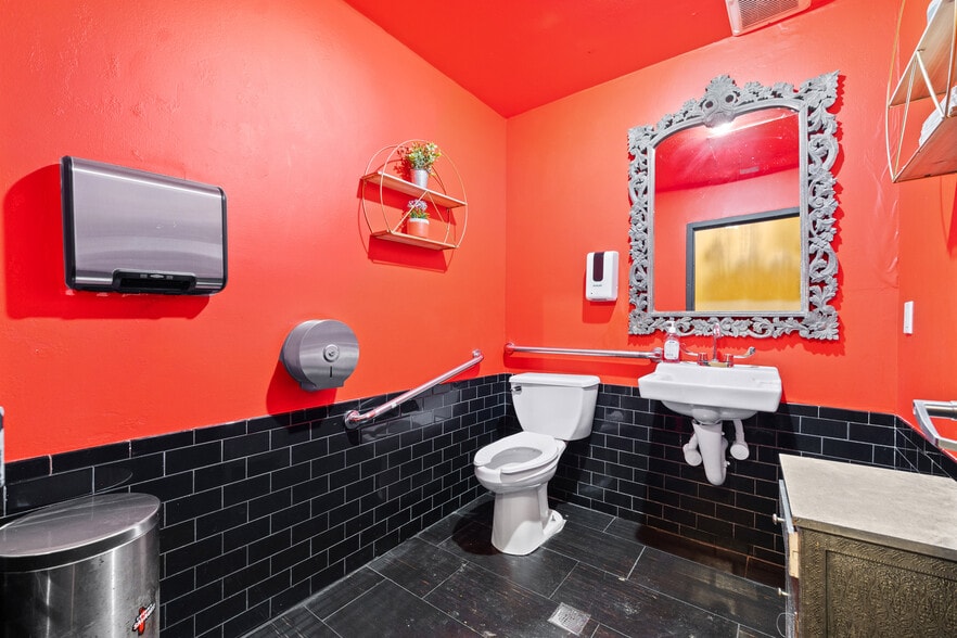 More Photos Of 122 Dyckman St, New York Restaurant For Lease