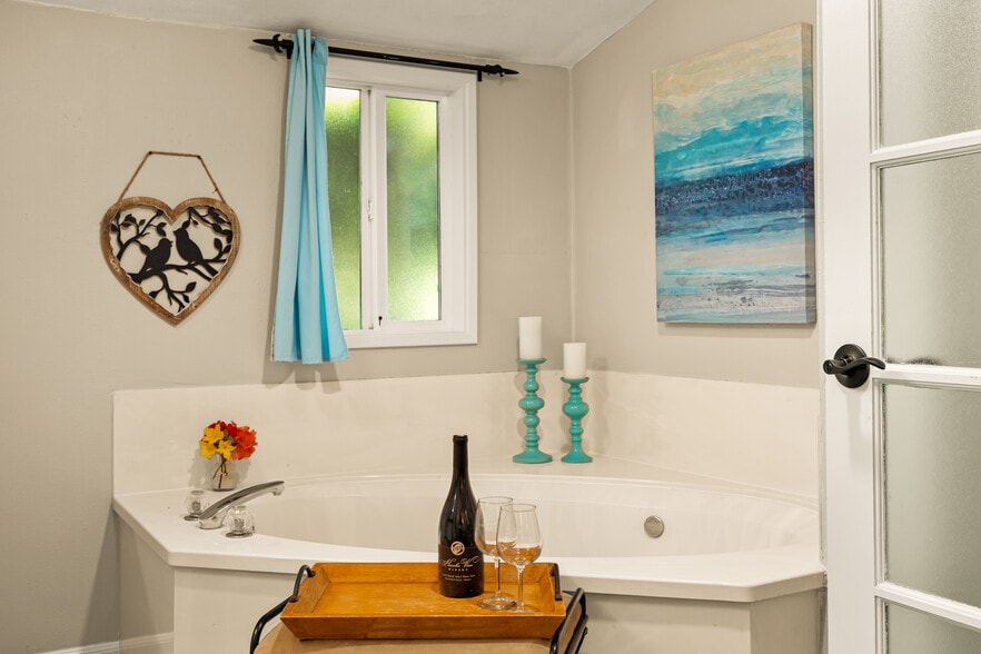 More Photos Of 49198 McKenzie Hwy, Vida Hospitality For Sale