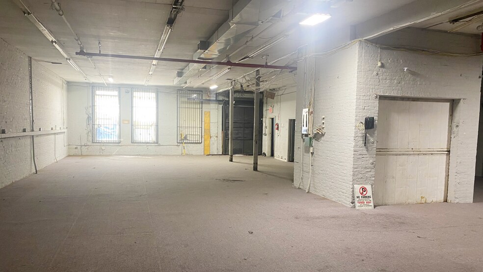 More Photos Of 125 51st St, Brooklyn Warehouse For Lease