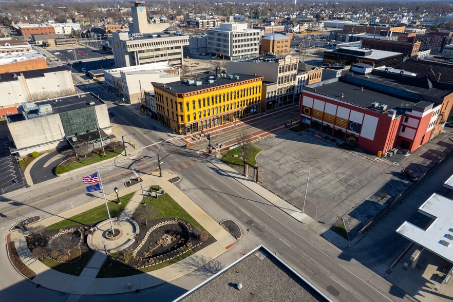 More Photos Of 108 S Walnut St, Muncie Office For Sale