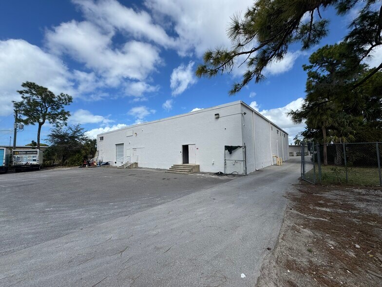 More Photos Of 3508 Enterprise Ave, Naples Light Distribution For Lease