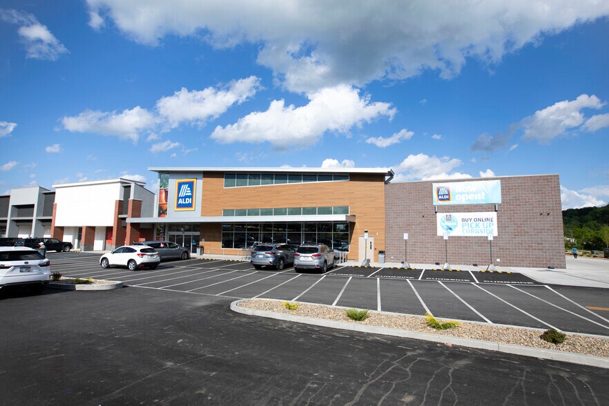 More Photos Of 2600 Middletown Commons, White Hall Unknown For Lease