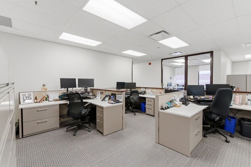 More Photos Of 17 King St E, Oshawa Storefront Retail Office For Lease