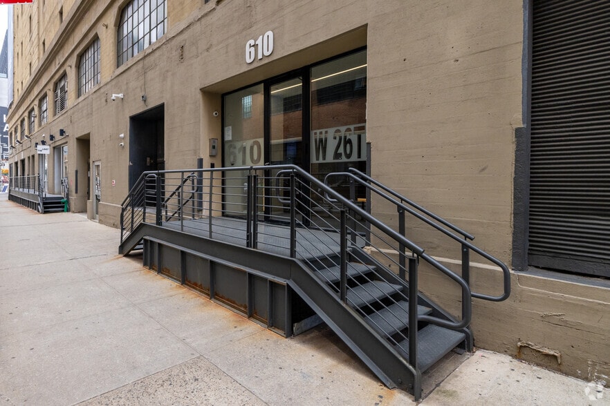 More Photos Of 610 W 26th St, New York Showroom For Lease