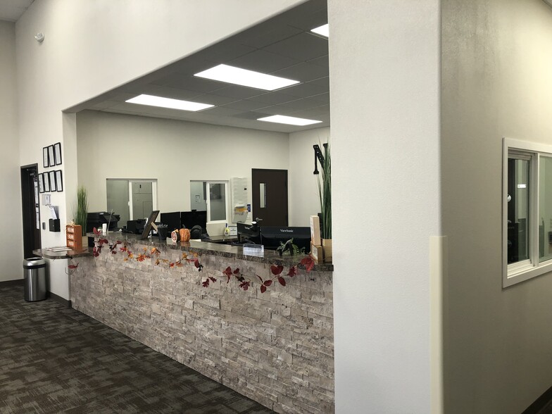More Photos Of 414 4th St, Woodland Showroom For Lease
