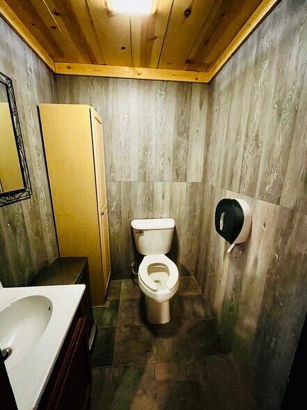 More Photos Of 300 Lincoln Ave, Volin Specialty For Sale