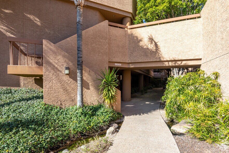 More Photos Of 7330 N 16th St, Phoenix Office For Sale