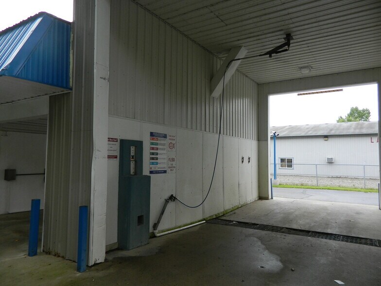 More Photos Of 37521 Green St, New Baltimore Carwash For Sale