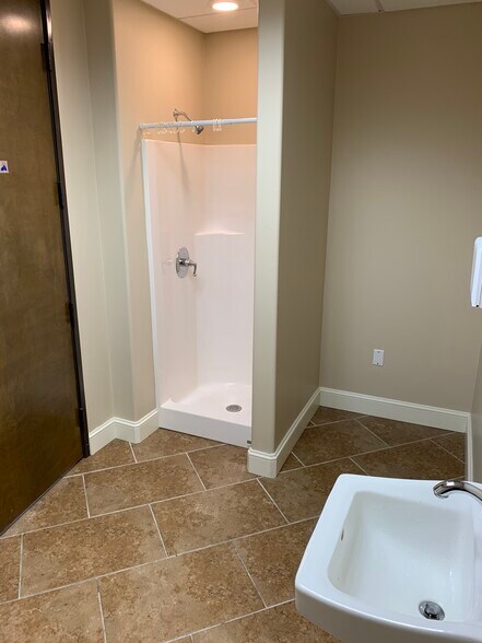 More Photos Of 401 Ranch Road 620 S, Lakeway Medical For Sale