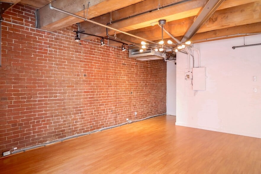 More Photos Of 1228 Hamilton St, Vancouver Office For Sale