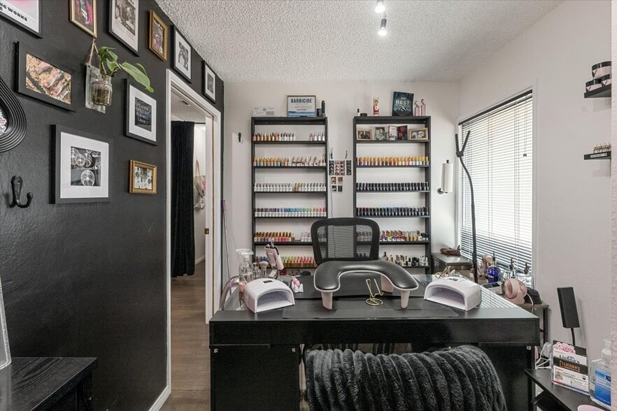 More Photos Of 40585 Big Bear Blvd, Big Bear Lake Office For Sale