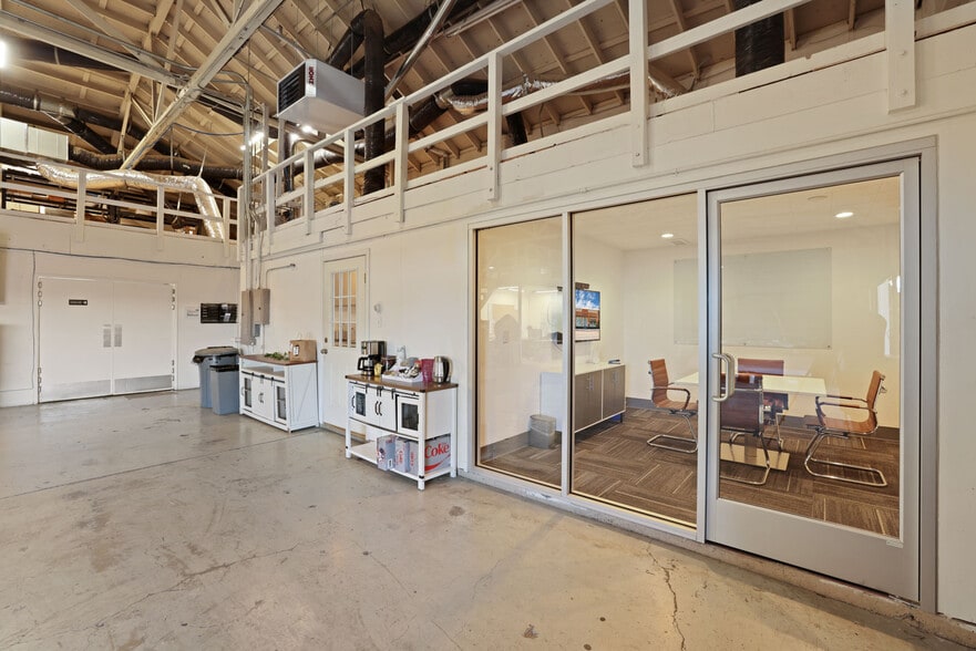 More Photos Of 702-714 W Fremont St, Stockton Light Distribution For Lease