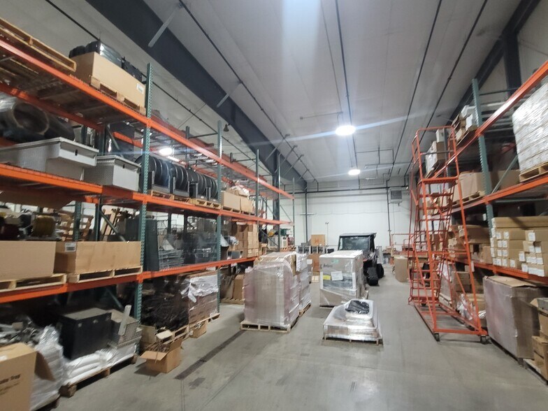More Photos Of 3131 Halvor Ln, Superior Light Distribution For Lease
