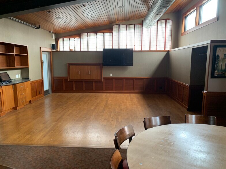 More Photos Of 718 Central Park Ave, Scarsdale Restaurant For Sale