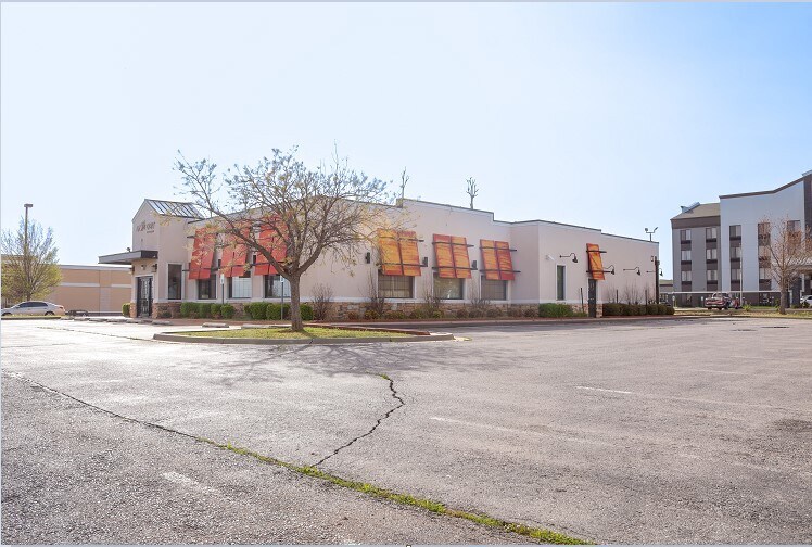 More Photos Of 2610 W Memorial Rd, Oklahoma City Restaurant For Sale