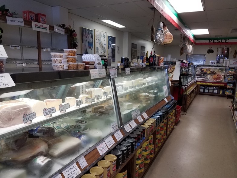 More Photos Of 2080 Constitution Blvd, Sarasota Freestanding For Sale