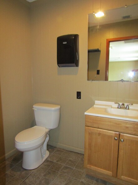 More Photos Of 1416 Easy St, New Iberia Warehouse For Sale