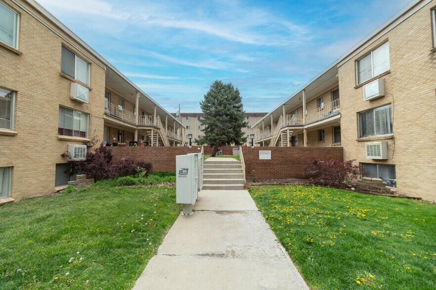 More Photos Of 5944 S Datura St, Littleton Apartments For Sale