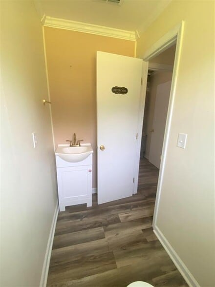 More Photos Of 131 Lakeview Church Rd, Cochran Freestanding For Lease