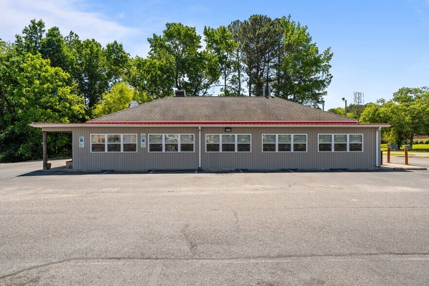 More Photos Of 120 Bank St, Sanford Restaurant For Sale