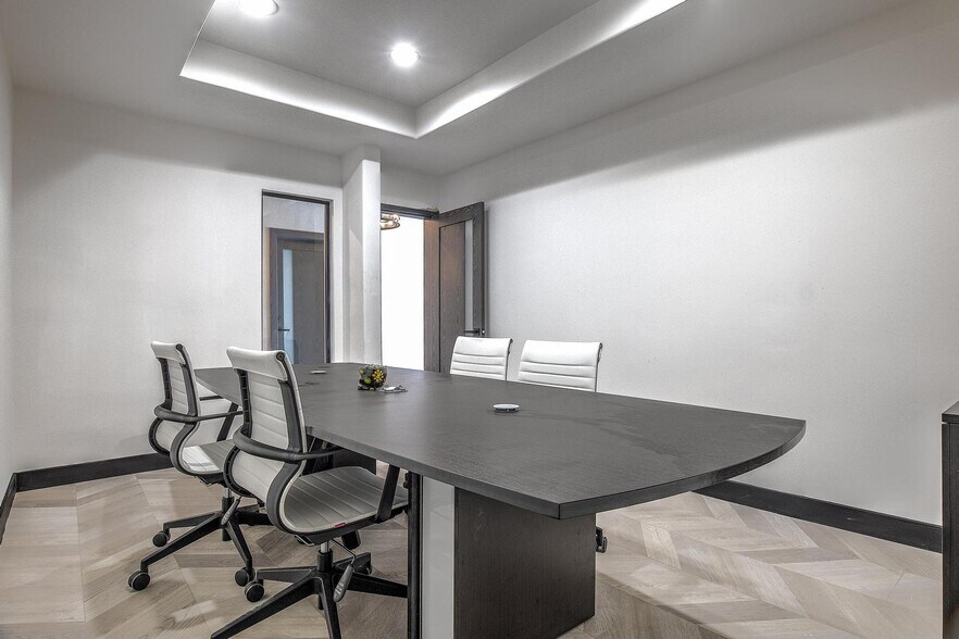 More Photos Of 4041 Wilshire Blvd, Los Angeles Office For Lease