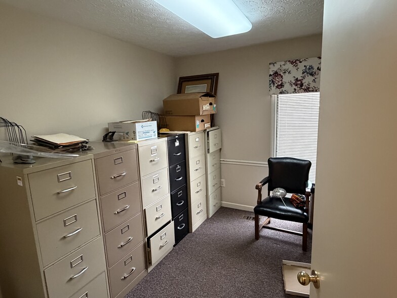 More Photos Of 855 Sunset Dr, Athens Office For Sale