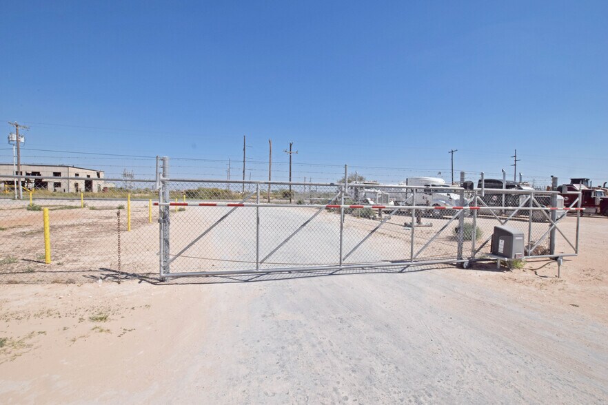 More Photos Of 2250 Dixie Blvd, Odessa Industrial For Sale